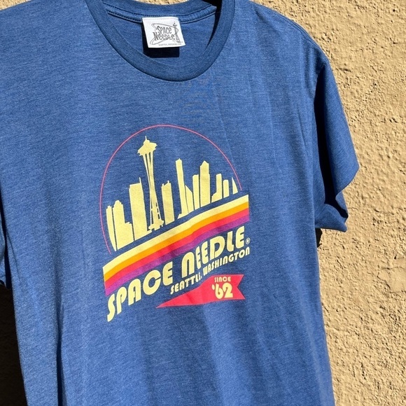 Women's Space Needle T-Shirt Blue Logo Solid L Crew Seattle Cut Sleeve Tourism - Picture 11 of 11